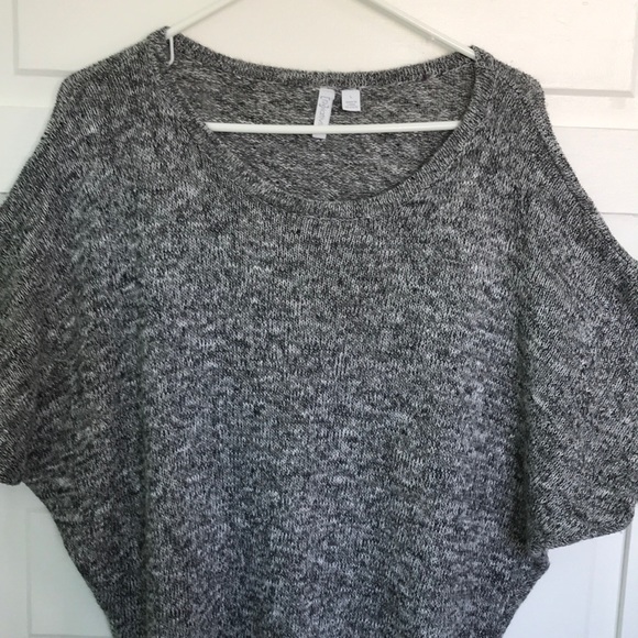 Women’s Sweater - Picture 1 of 3